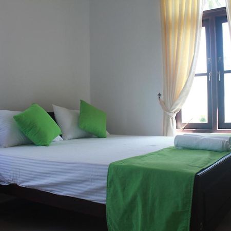 Queens Airport Residence Negombo Bagian luar foto