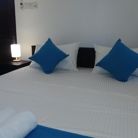 Queens Airport Residence Negombo Bagian luar foto