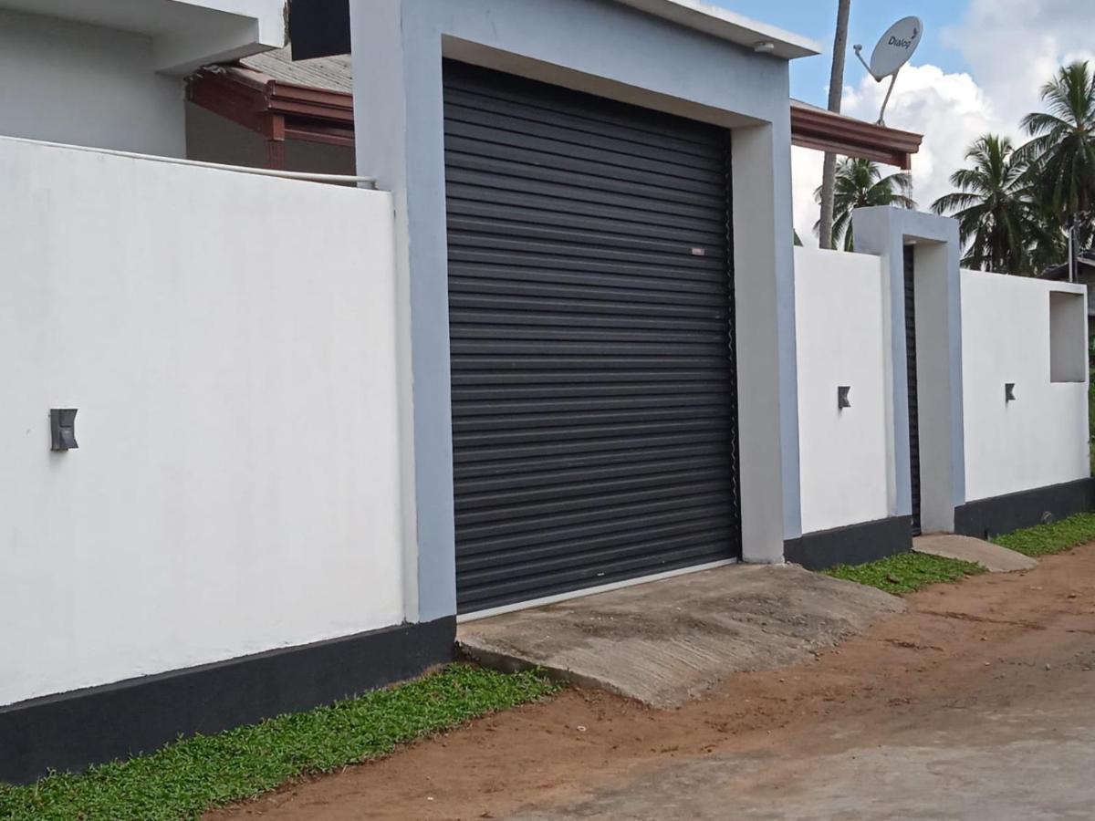 Queens Airport Residence Negombo Bagian luar foto