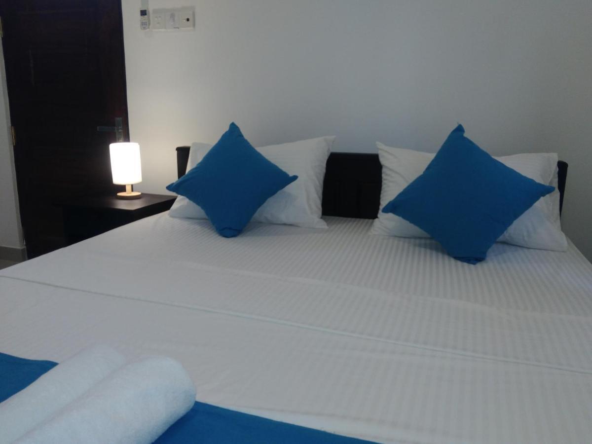 Queens Airport Residence Negombo Bagian luar foto