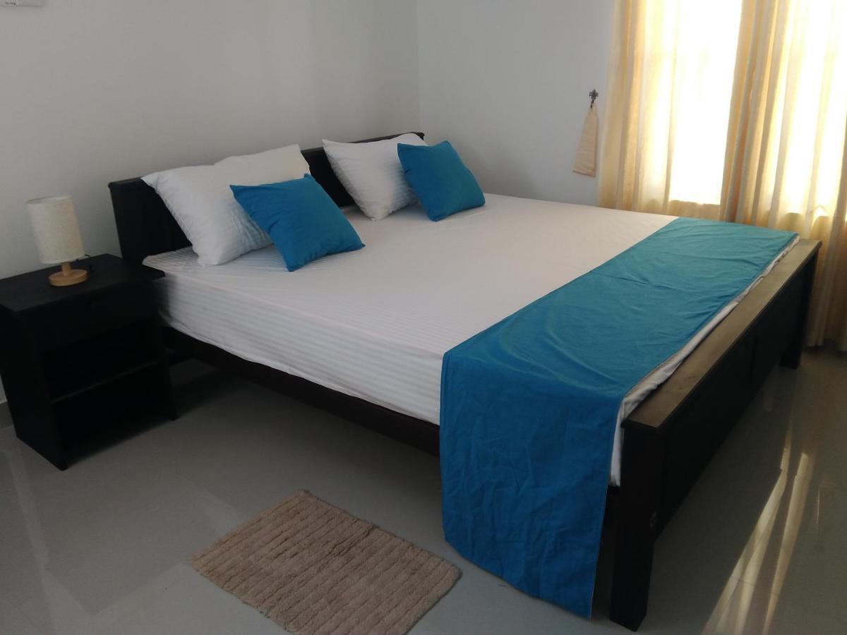Queens Airport Residence Negombo Bagian luar foto