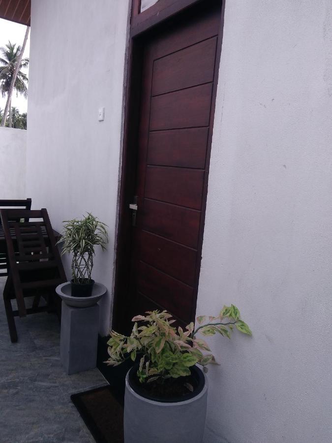 Queens Airport Residence Negombo Bagian luar foto