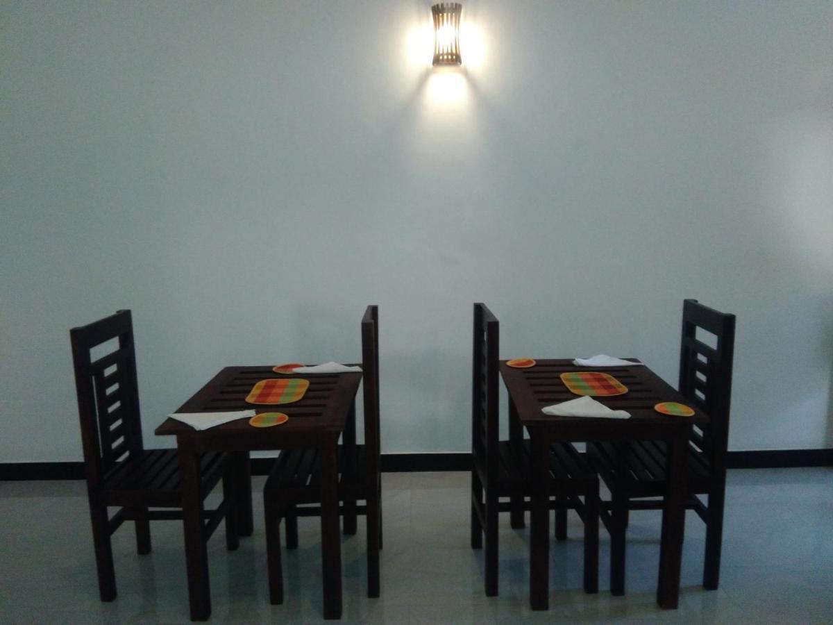 Queens Airport Residence Negombo Bagian luar foto