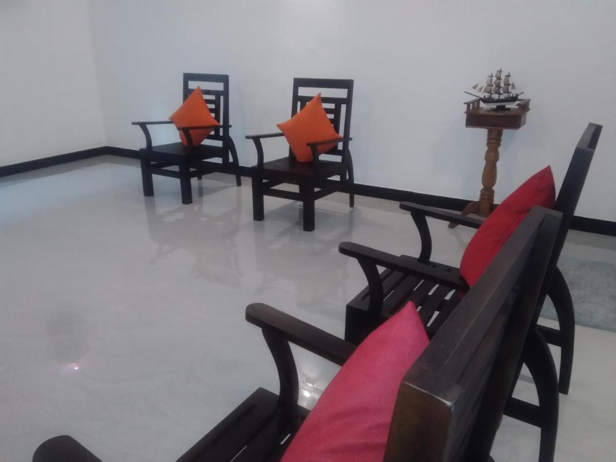 Queens Airport Residence Negombo Bagian luar foto